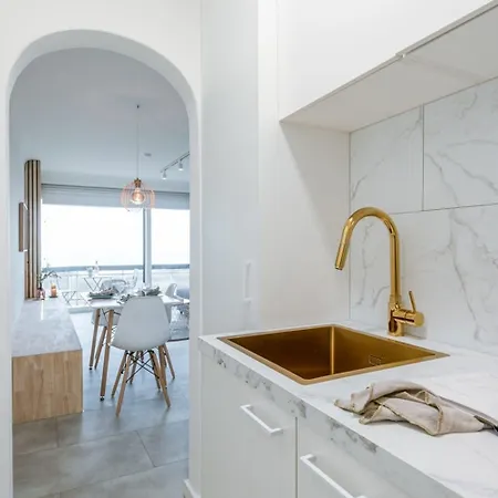 Apartmán Huswell - Modern With Seaview And Parking *